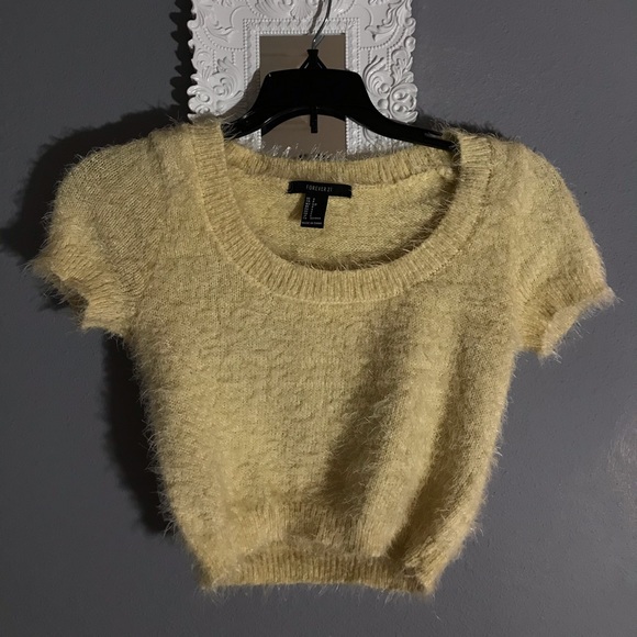 Yellow cozy crop top - Picture 3 of 4
